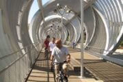 Ga verder dan de highligts en ontdek de diversiteit van Madrid per fiets - Begeleide tour