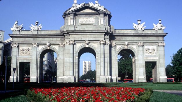 Puerta de Alcalá Madrid - Trixi Tours på cykler