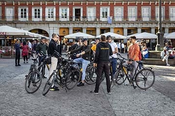 Tour in bicicletta e a piedi per studenti a Madrid